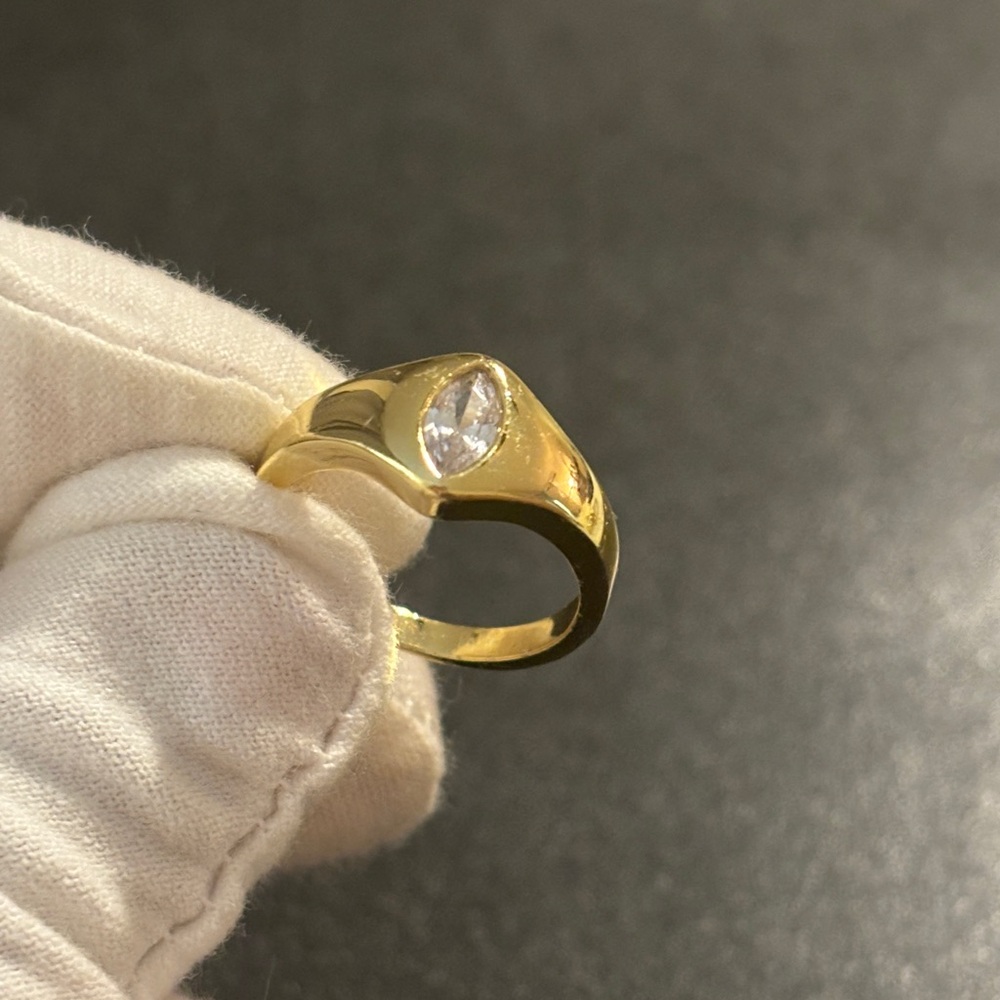 Gold plated ring with clear stone size 7